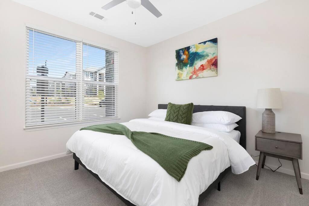 Stylish New Condo In Concord Exterior photo